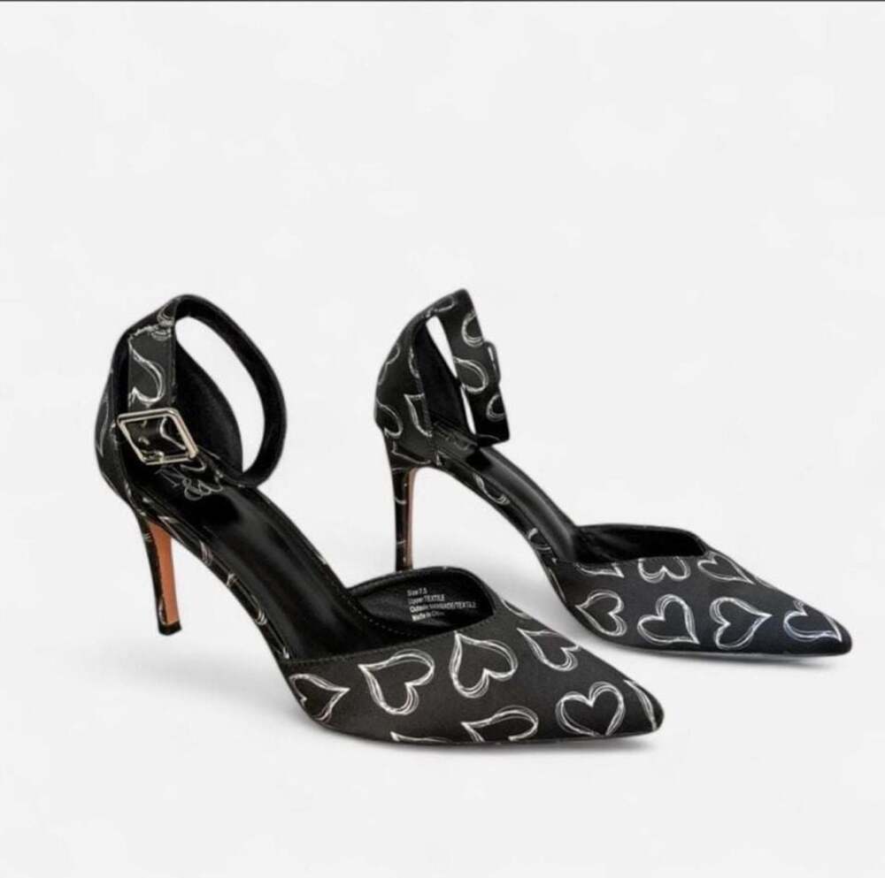 Y2K NY&C New York & Company Black Heart Print Ankle Strap Heels Size 7.5